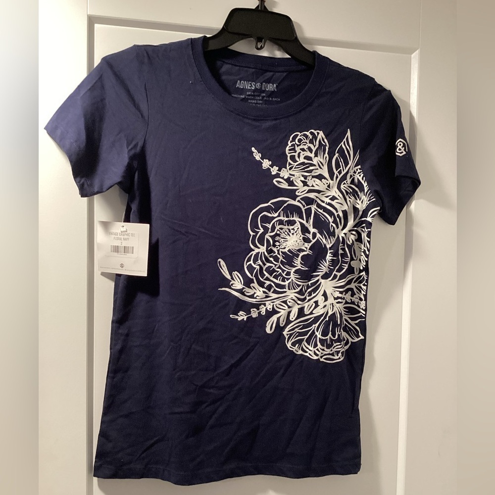 Host Pick!!! Agnes & Dora Vintage Graphic Floral Tee